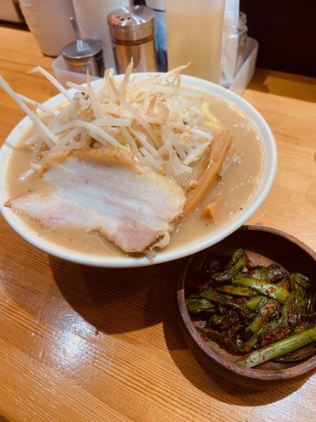 「味噌ラーメン950円　辛ニラ120円」@味噌麺処 花道庵 北参道店の写真
