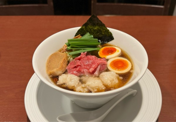 「【限定】青森産の東通牛サーロイン、ホルモンを使ったらぁ麺¥170」@酒肴場 屯の写真