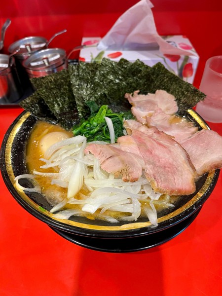 「チャーシュー麺中【TP】玉ねぎ、海苔、味玉、ライス」@環2家 蒲田店の写真