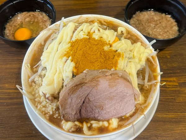 「カレーラーメン➕スライスチーズ➕アブタマ」@道の途中の写真