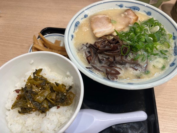 「博多らーめん＋高菜ごはんセット＋メンマ」@由丸 八重洲店の写真