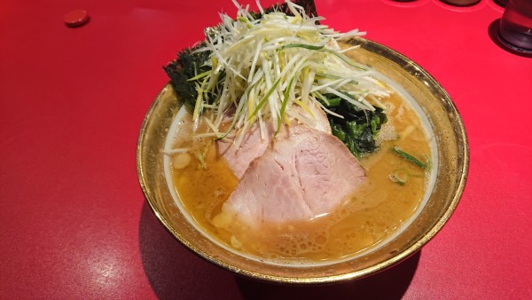 「チャーシュー麺＋下仁田ネギ＋半ライス」@厚木家の写真