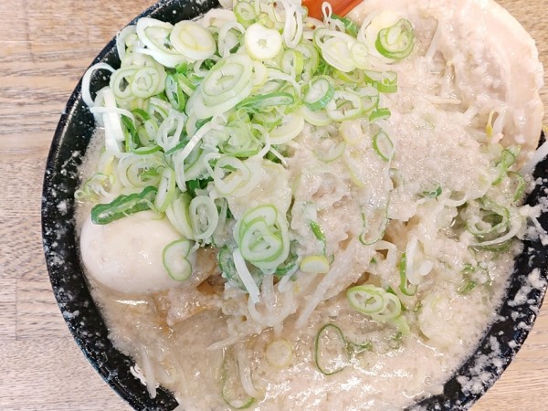 「とん塩玉子らーめん（ギタ、薬味ネギ多め）」@らーめん弁慶 門前仲町店の写真