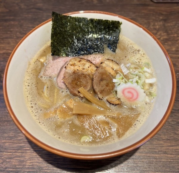 「【限定】豚骨魚介の中華そば」@麺処はなぶさの写真