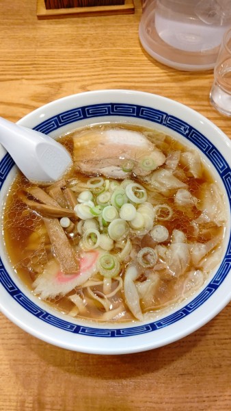 「ワンタンメン　手打ち麺　醤油　1000円」@恵比寿の写真