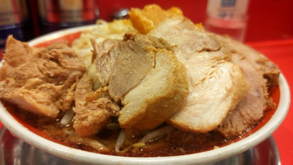 「大ラーメン豚入り・玉ねぎ(アブラカラメ)¥1,150」@ラーメンタロー 大森の陣の写真