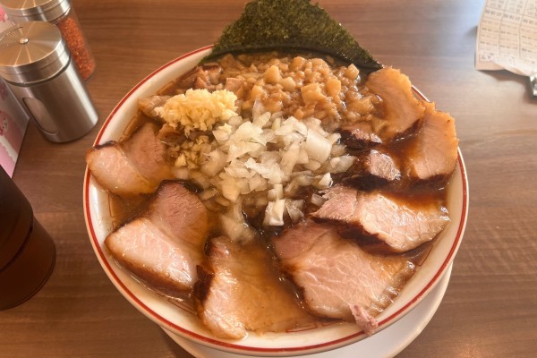 「Wチャーシューめん(こいめ)+背脂+ニンニク」@柏 濃麺や 39名の写真