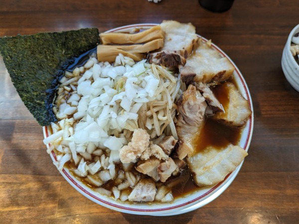 「チャーシューめん1100円+野菜+薬味(玉ねぎ)」@柏 濃麺や 39名の写真