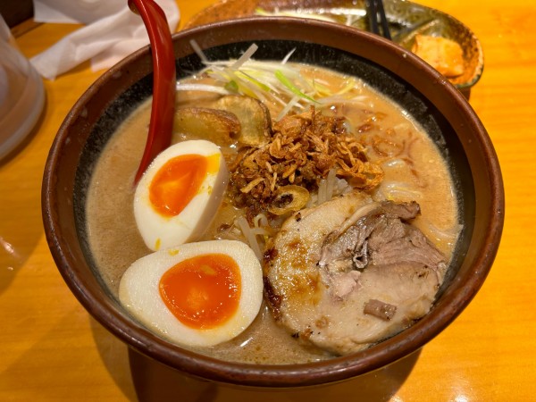 「北海道味噌ラーメン ＋ おつまみセットからセルフトッピング」@麺場 田所商店 多摩ニュータウン店の写真