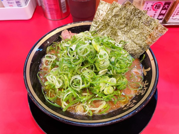 「ラーメン+ネギトッピング」@家系ラーメン大輝家 日吉店の写真
