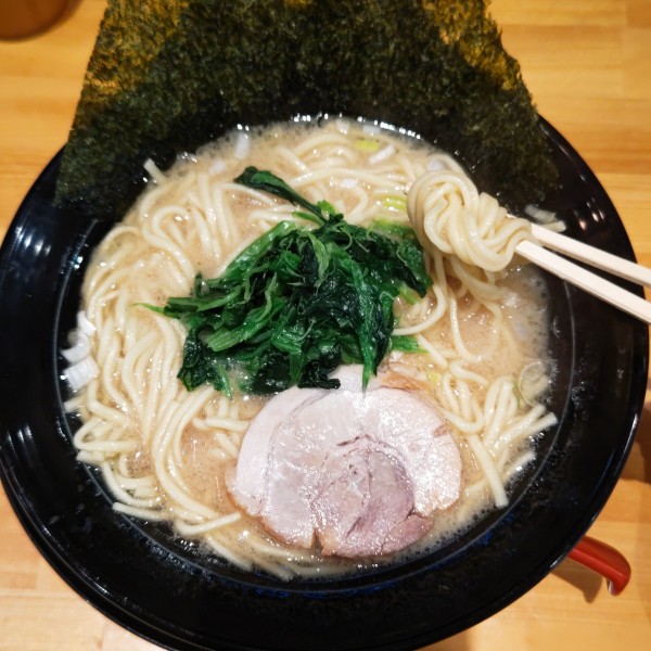 「醤油ラーメン（820円）、麺増し（無料）」@横浜家系ラーメン 飛龍家の写真