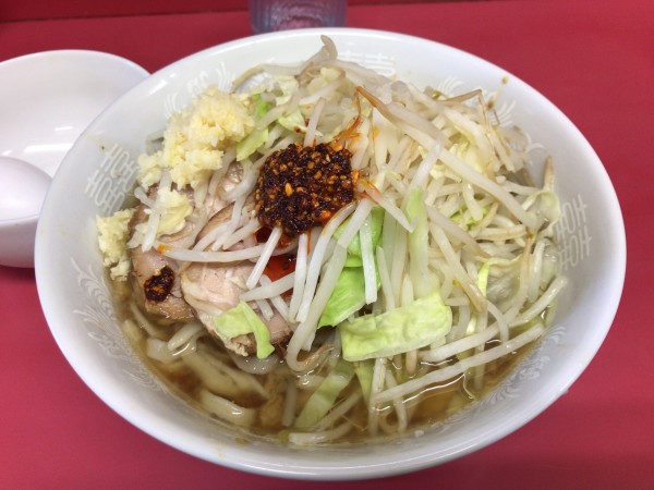 「小豚(ニンニク、ラー油)+生たまご 950円」@ラーメン二郎 千住大橋駅前店の写真