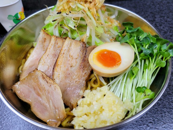 「汁なし大盛(ニンニク)+カイワレ」@らーめん 汁なし 兄貴んちの写真