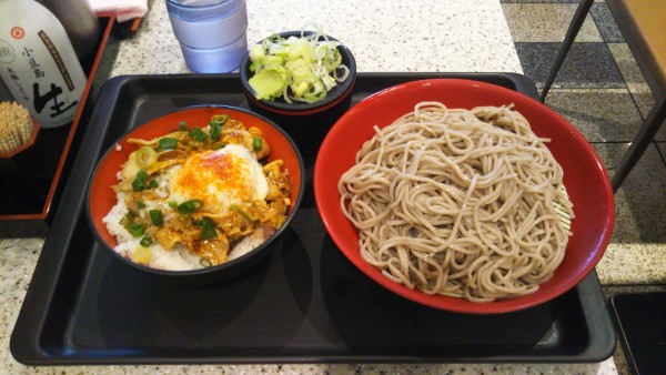 「ミニ赤富士丼セット」@名代 富士そば 北千住店の写真