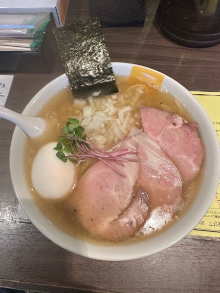 「しょっつる塩ラーメン」@塩生姜らー麺専門店MANNISHの写真