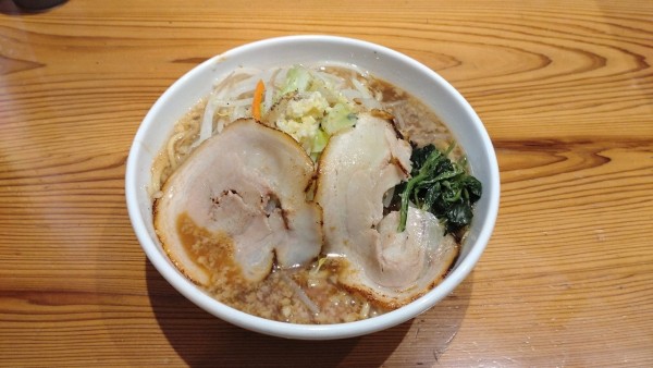 「デカ盛りラーメン」@麺屋義國の写真