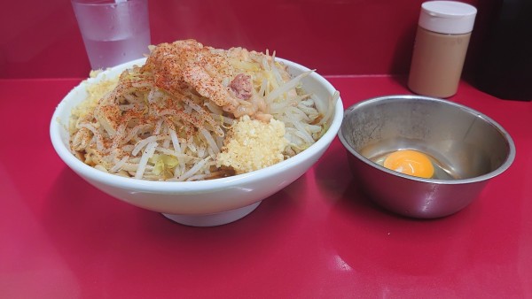 「小ラーメン/生卵/ショウガ/全マシ」@ラーメン二郎 越谷店の写真