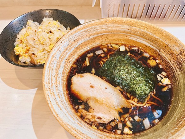 「竹岡式ラーメン（590円）、半チャーハン（360円）」@濃厚ラーメン 大葉商店の写真