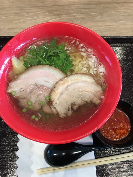 「赤丸塩らー麺(980円)」@塩ら～麺 本丸亭 三井アウトレットパーク 横浜ベイサイド店の写真