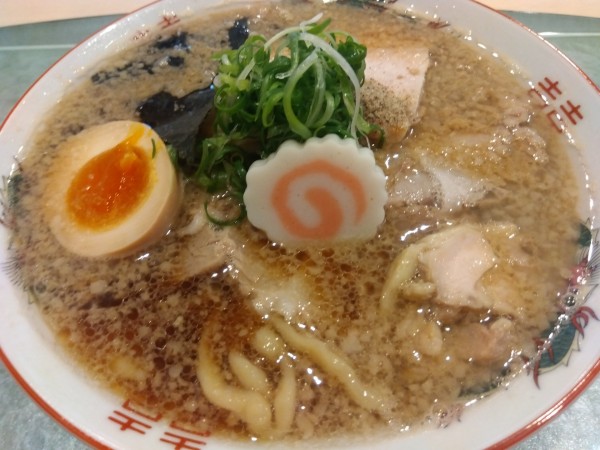 「背脂肉煮干しらぁ麺（極太手揉み）¥1200」@らぁ麺 花萌葱の写真