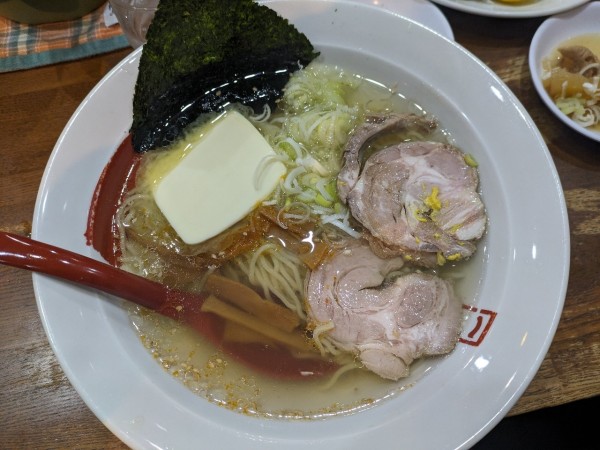 「塩バターラーメン」@ラーメン&らーめん 一代元 勝田店の写真