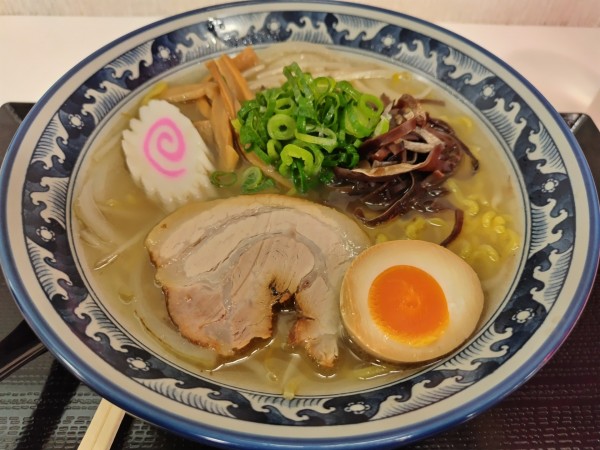 「豚塩中華そば」@焦がし味噌らーめん 山高屋の写真