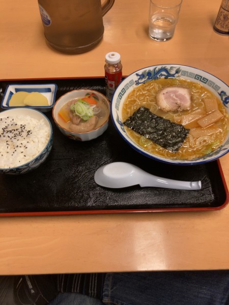 「ベトコンしょうゆ＋もつ煮セット　1250円」@ラーメン 郷の写真