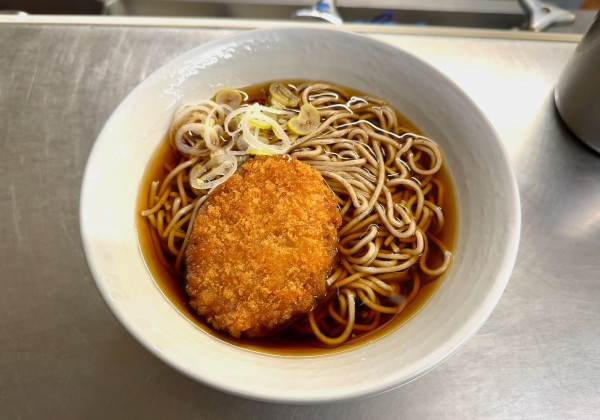 「コロッケそば(460円)」@喜多そば 柏2号店の写真
