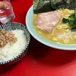 ラーメン並900円＋半ライス100円