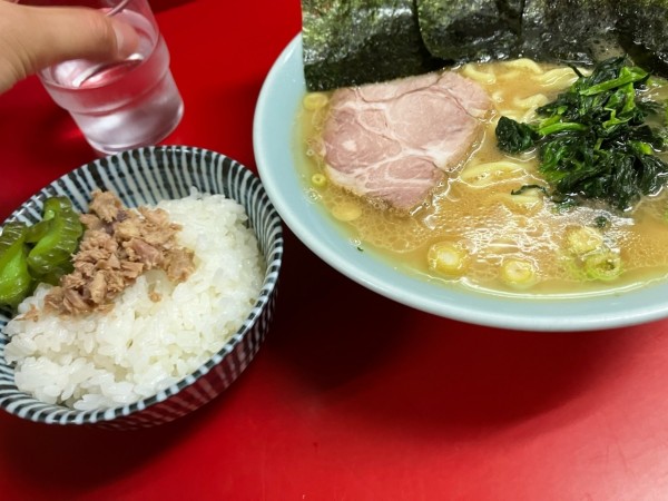 「ラーメン並900円＋半ライス100円」@横浜家系ラーメン 末広家の写真