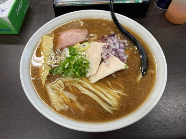 「大盛醤油中華そば　1050円」@らぁ麺 亀我楽の写真