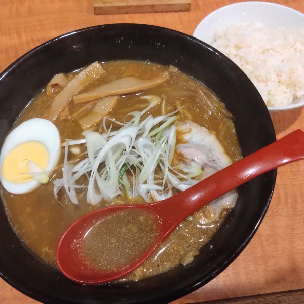 「辛正油カレーらーめん1000円、ライス小120円他」@らーめん 元祖 ひらき家の写真