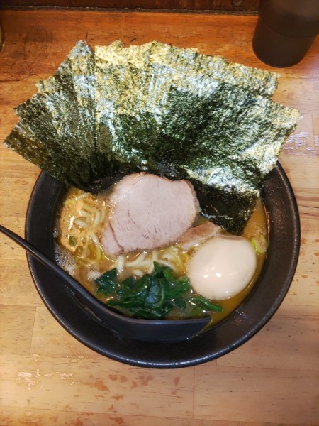 「味玉ラーメン(並)+海苔増し」@家系ラーメン 傳助の写真