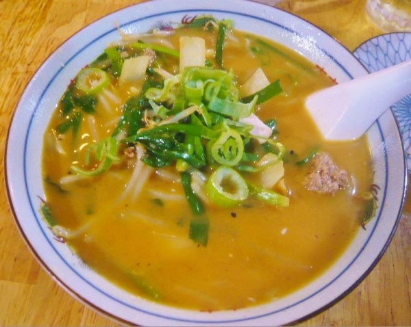 「辛味噌ラーメン（麺少なめ）」@青空食堂の写真