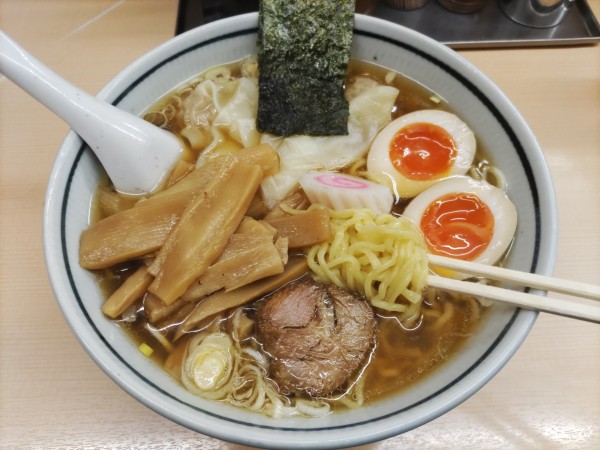 「わんたんめん玉子入り大盛·めんま」@いつみ屋の写真