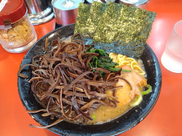 「ラーメン+きくらげ(900円）」@環2家の写真