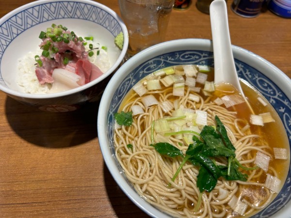 「煮干しそば かけ600円+海鮮丼600円 他」@寿製麺よしかわ 川越店の写真