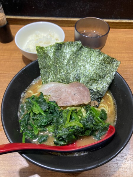 「ラーメン＋ほうれん草」@麺家 黒の写真