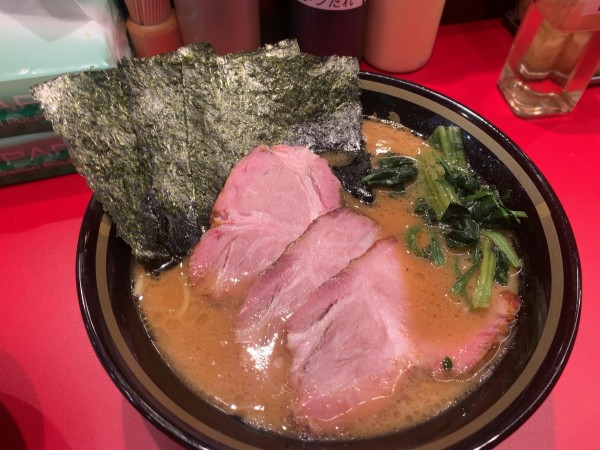 「チャーシューメン＋ライス無料」@家系ラーメン 王道乃印 柏店の写真