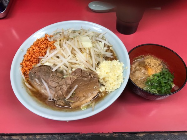 「ラーメン 900円 + クーポンすき焼き」@ラーメン悔いなしの写真