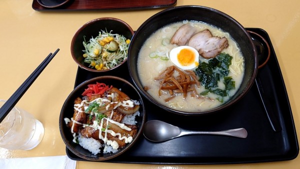 「みそ＋豚丼」@とうそん 藤枝店の写真