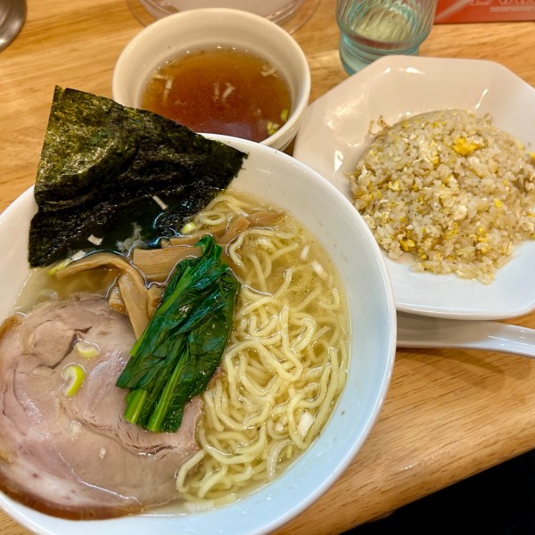 「しおラーメン+半チャーハン」@麺屋 いな垣の写真