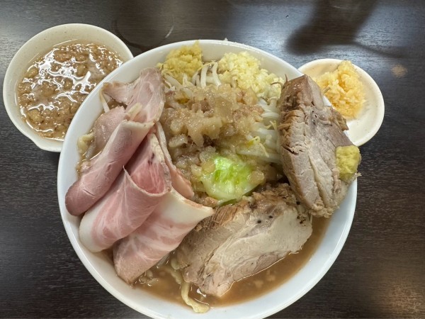 「ラーメン中➕豚増しMIX」@ラーメンどでん 大宮店の写真