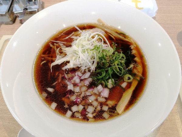 「濃厚しょうゆ」@濃厚しょうゆラーメン 自家製麺 フラワーの写真