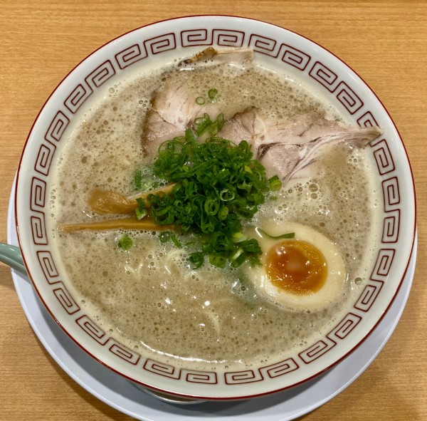 「だるまらーめん　990円+替え玉+モツまんま」@だるま大使 無限 下北沢駅前店の写真