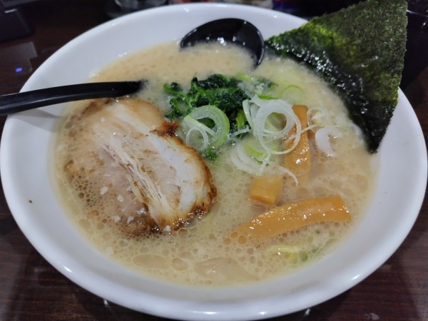 「塩らーめん　：中麺　※かため」@信州麺屋 とんずら －カエン－の写真