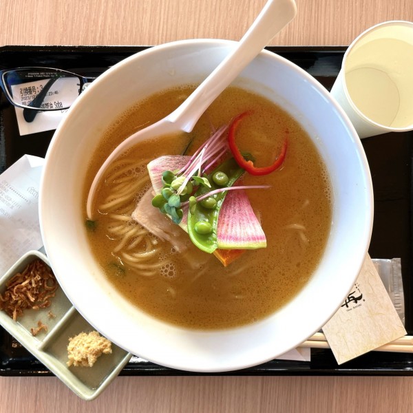 「鶏白湯醤油Soba」@銀座 篝 成田空港店の写真