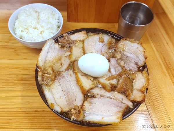 「チャーシュー麺（大）（＋ゆで玉子＋小ライス）」@北大塚ラーメンの写真