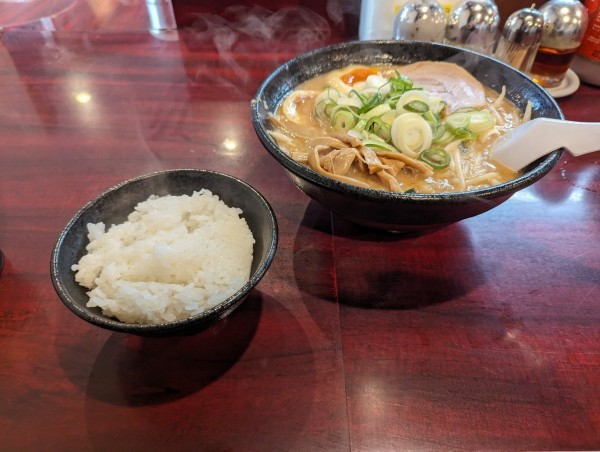 「味噌らーめん　ライス」@こってりらーめん なりたけ 本八幡店の写真