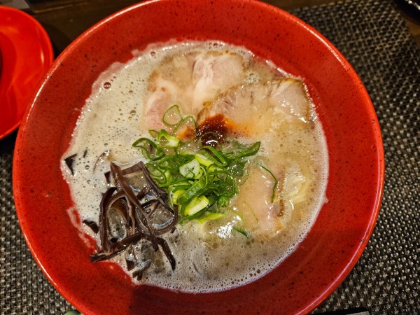 「豚骨ラーメン」@麺屋とんぼの写真